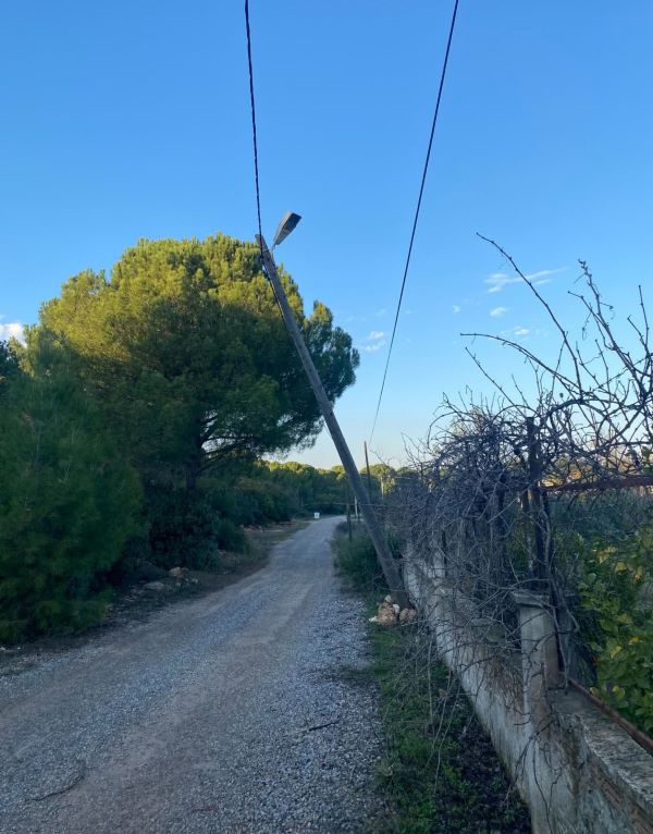 Devrilen Elektrik Direği Kepez (2)