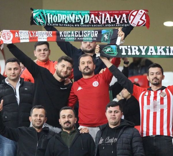 Kocaelispor Ve Antalyaspor Taraftarları