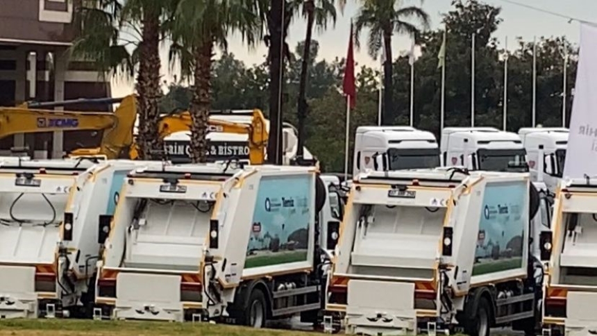 Akm Önünde Bekleyen Araçlar (1)