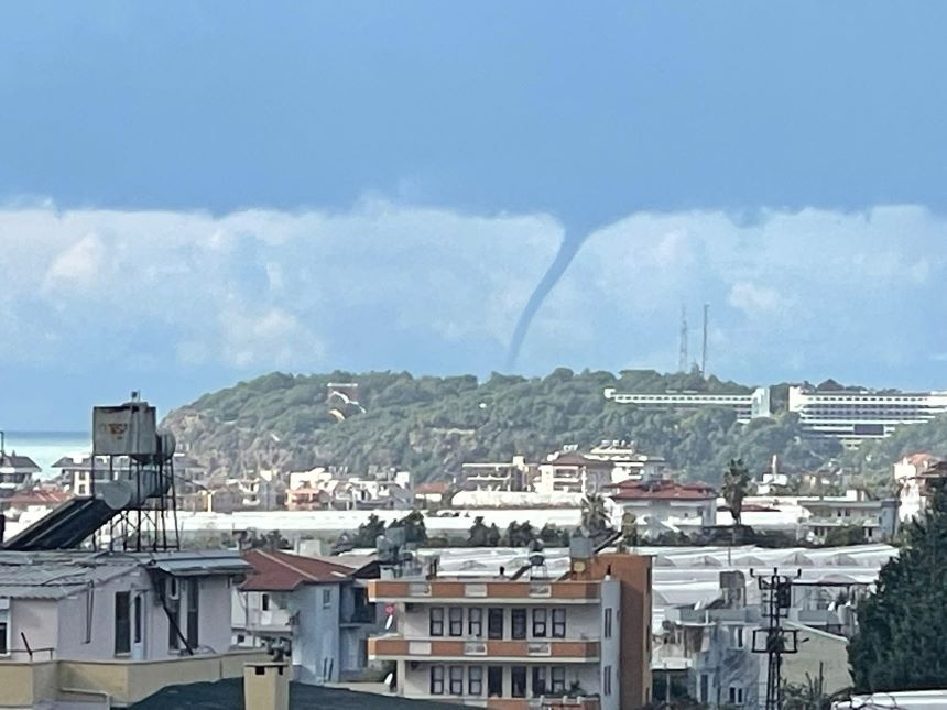 Alanya'da Hortum Paniği!