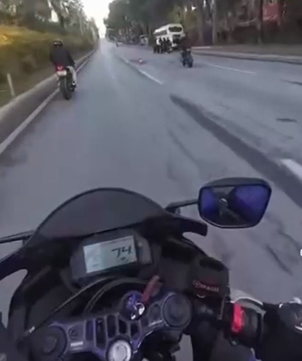 Alanya'da Polisin Üzerine Motosiklet Sürüp Sosyal Medyadan Paylaştılar