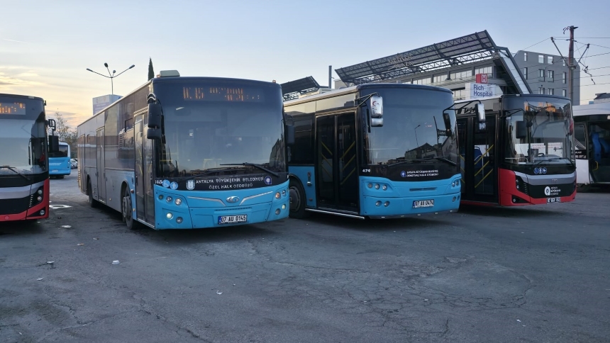 Antalya Otobüsler Ve Durak (1)