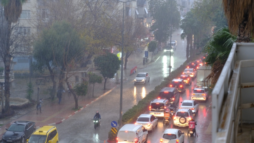 Antalya Yağmur Ve Trafik