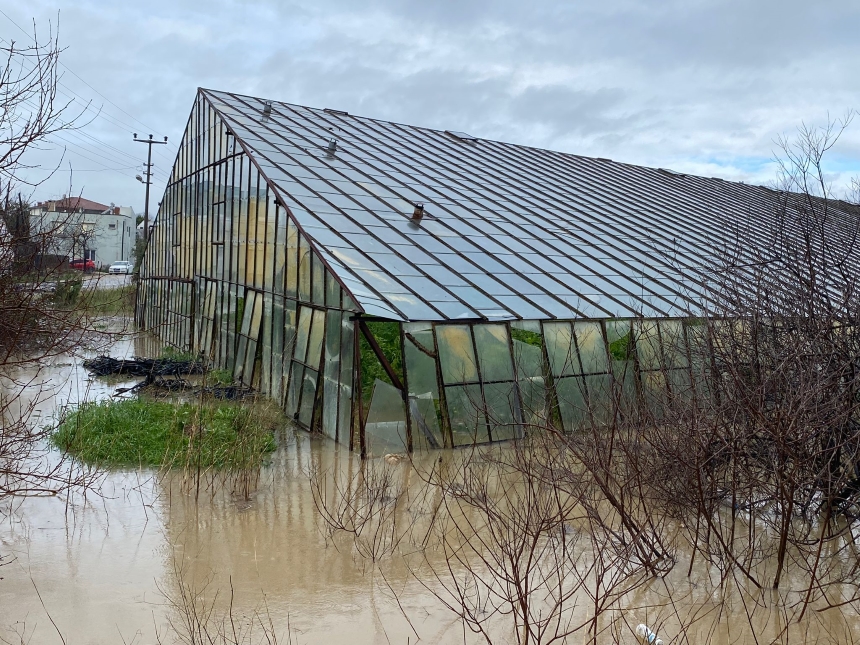 Antalya'da Seralar Sular Altında Kaldı (4)