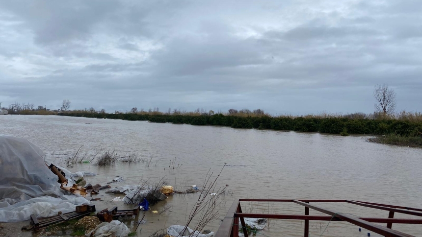 Antalya'da Seralar Sular Altında Kaldı (5)