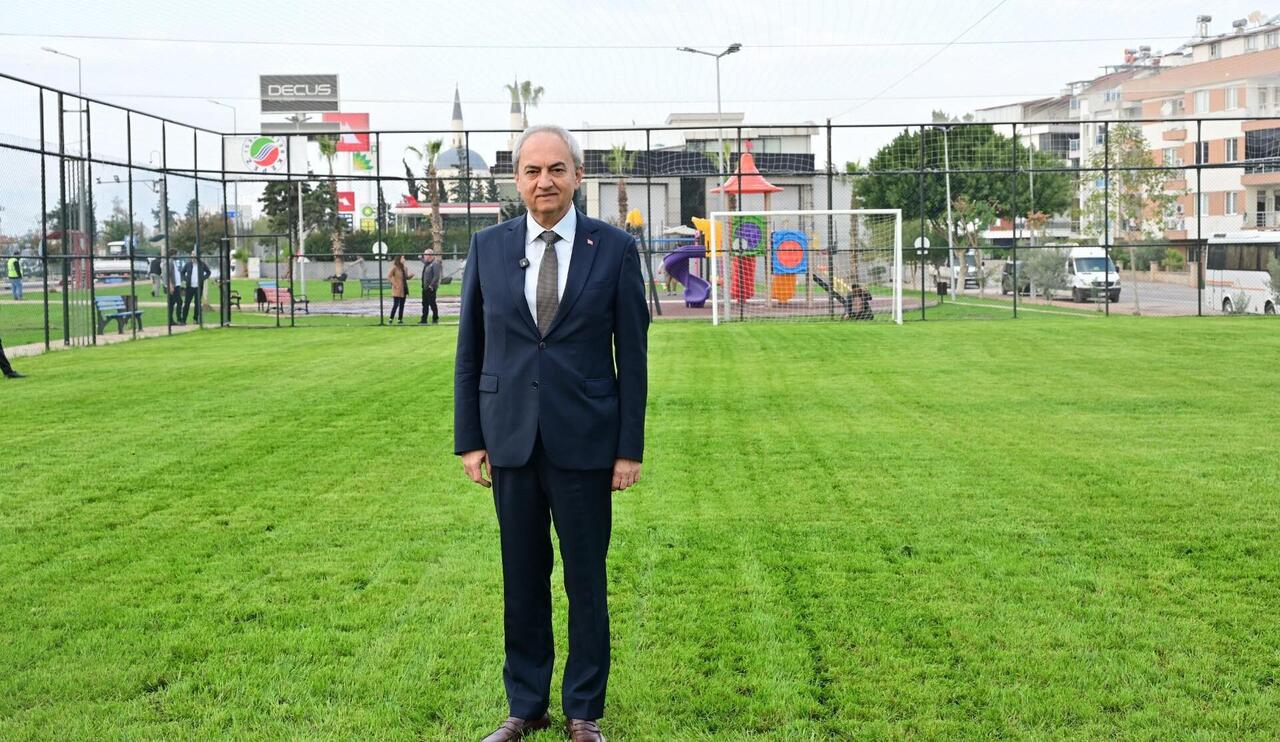 Baskan Kocagoz Cocuklara Çim Saha