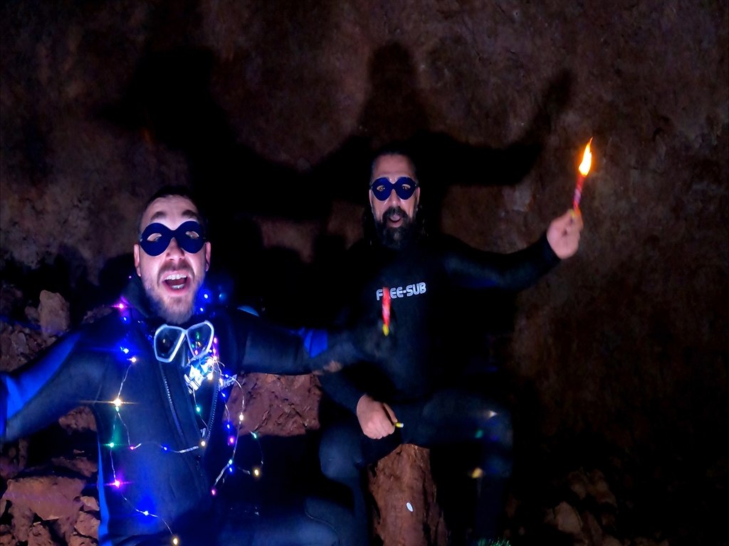 Dalgıçlar yeni yıla su altında giriyor