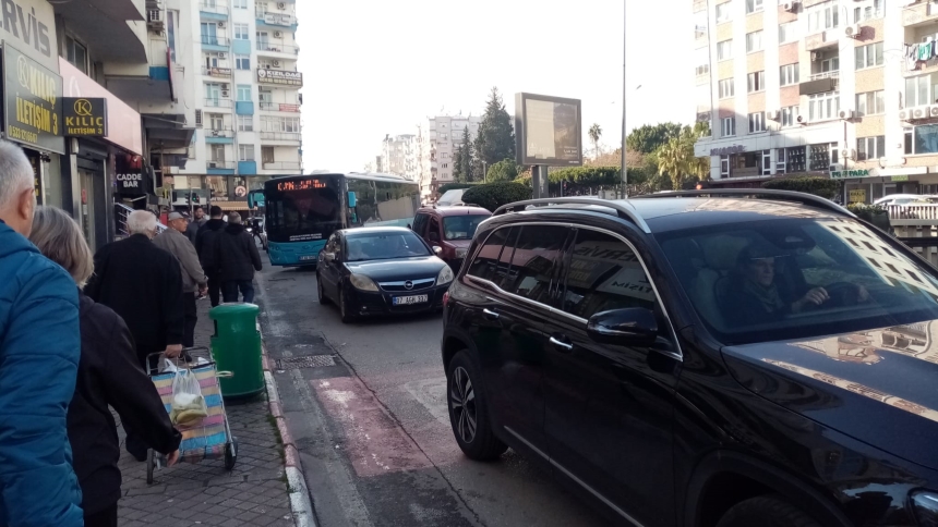 Güllük Caddesi Trafiğe Kapatıldı (3)