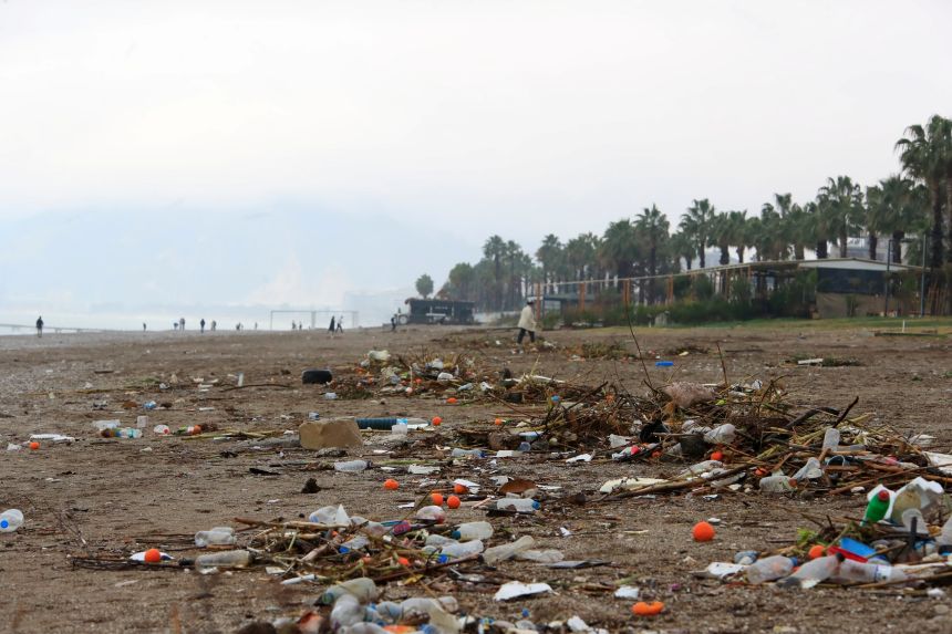 Konyaaltı Sahili Sağanak Sonrası Kirlilik