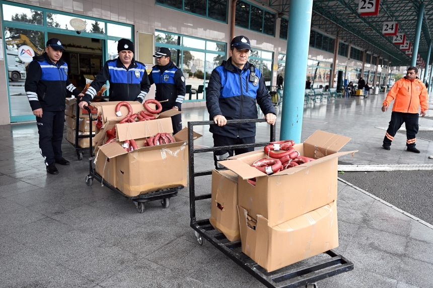 Mersin'de Otogarda El Konulan Sucuk Ve Çiğ Köftler (2)