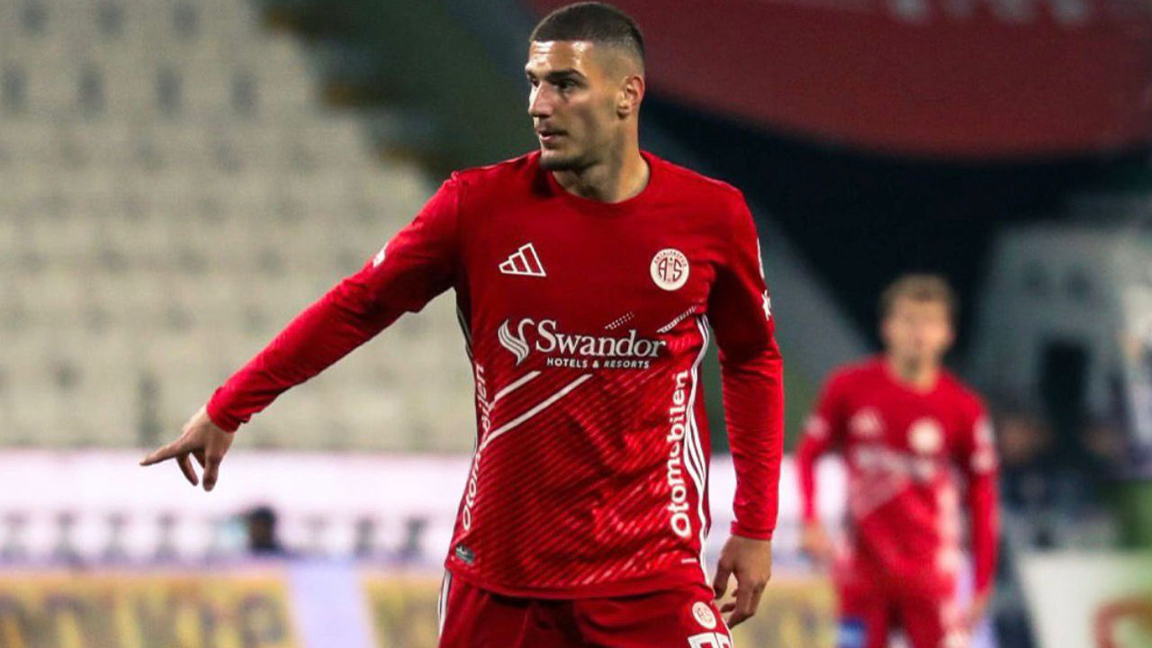 Poyraz Efe Yildirim Antalyaspor Futbolcusu