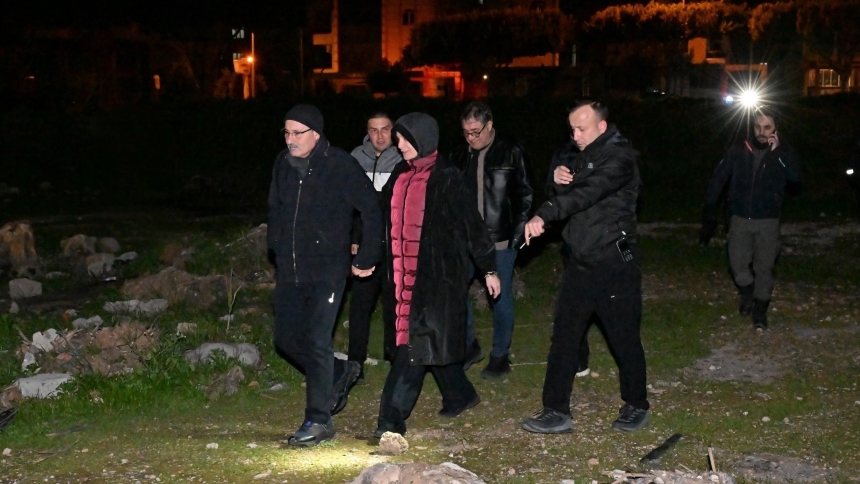 Sabit Akın Zaimoğlu Eşiyle Beraber Zeytinköy'de (2)