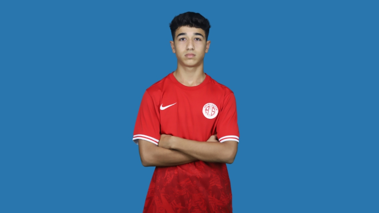 Üveys Yasir Satık Antalyaspor Futbolcusu