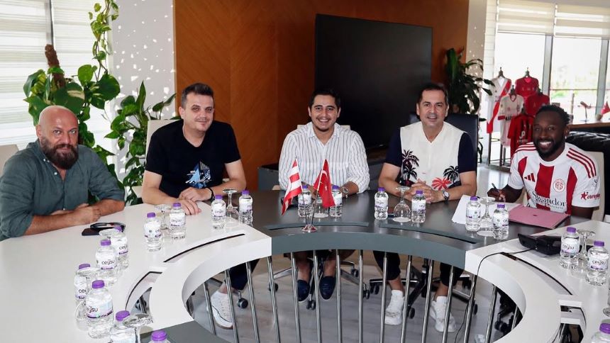 Yohan Boli Antalyaspor'un Futbolcusu (4)