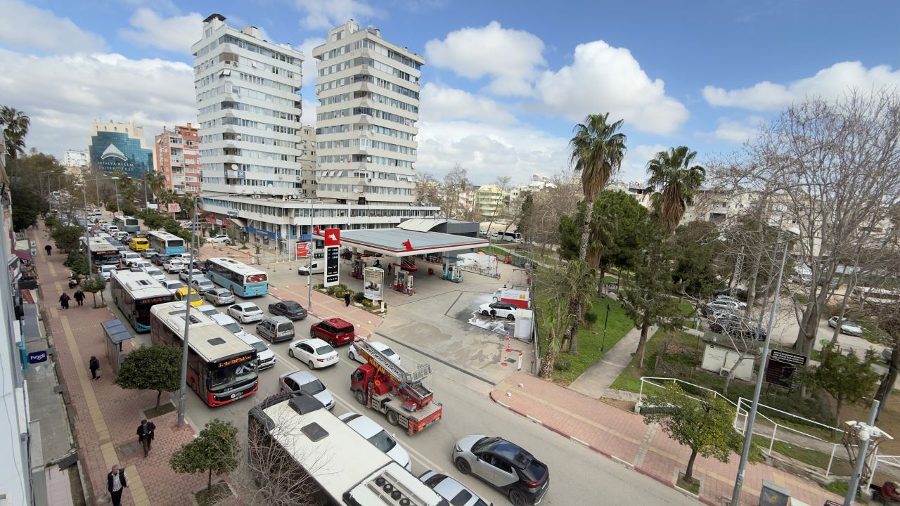 100. Yıl Bulvarı Çalışması Trafiği Kilitledi Güllük’te Çift Yönlü Kuyruk (4)