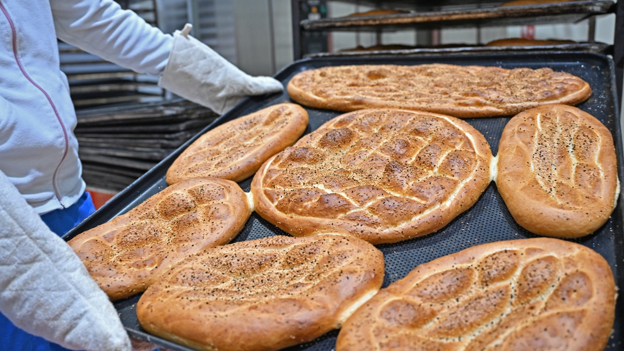 Büyükşehir Halk Ekmek Büfelerinde Ramazan Pidesi 20 Tl (9)