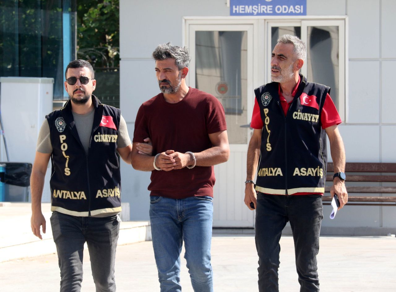 Eşini Eşarpla Öldüren Şahıs