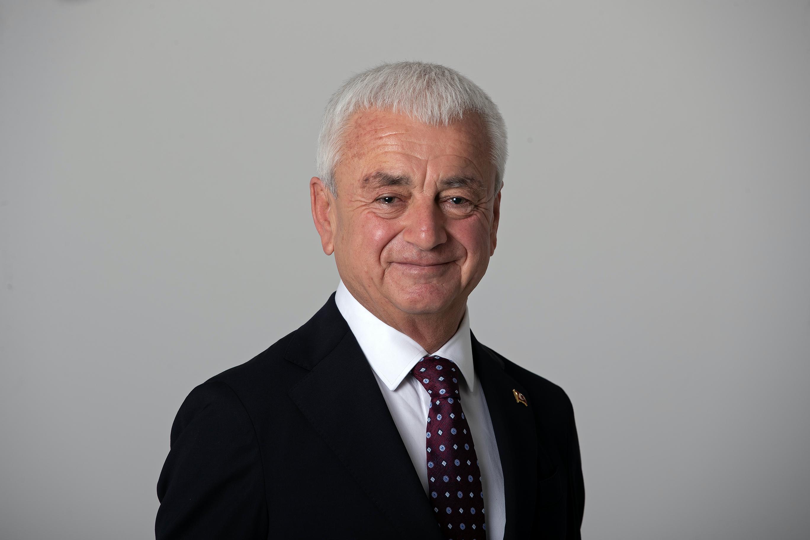 Fi̇ni̇ke Beledi̇ye Başkani Mustafa Geyi̇kçi̇