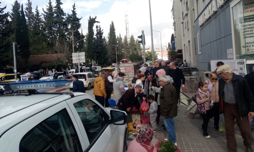 Kaldırım Kalabalık