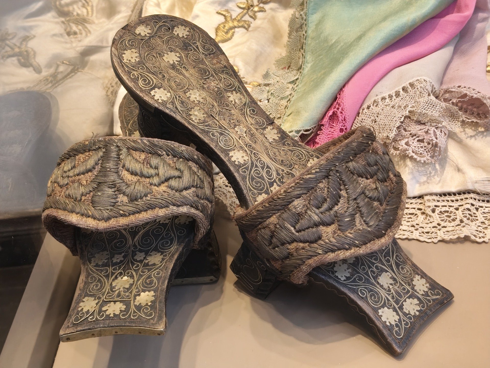 655239144 18002376698903522 7914239000682007592 N