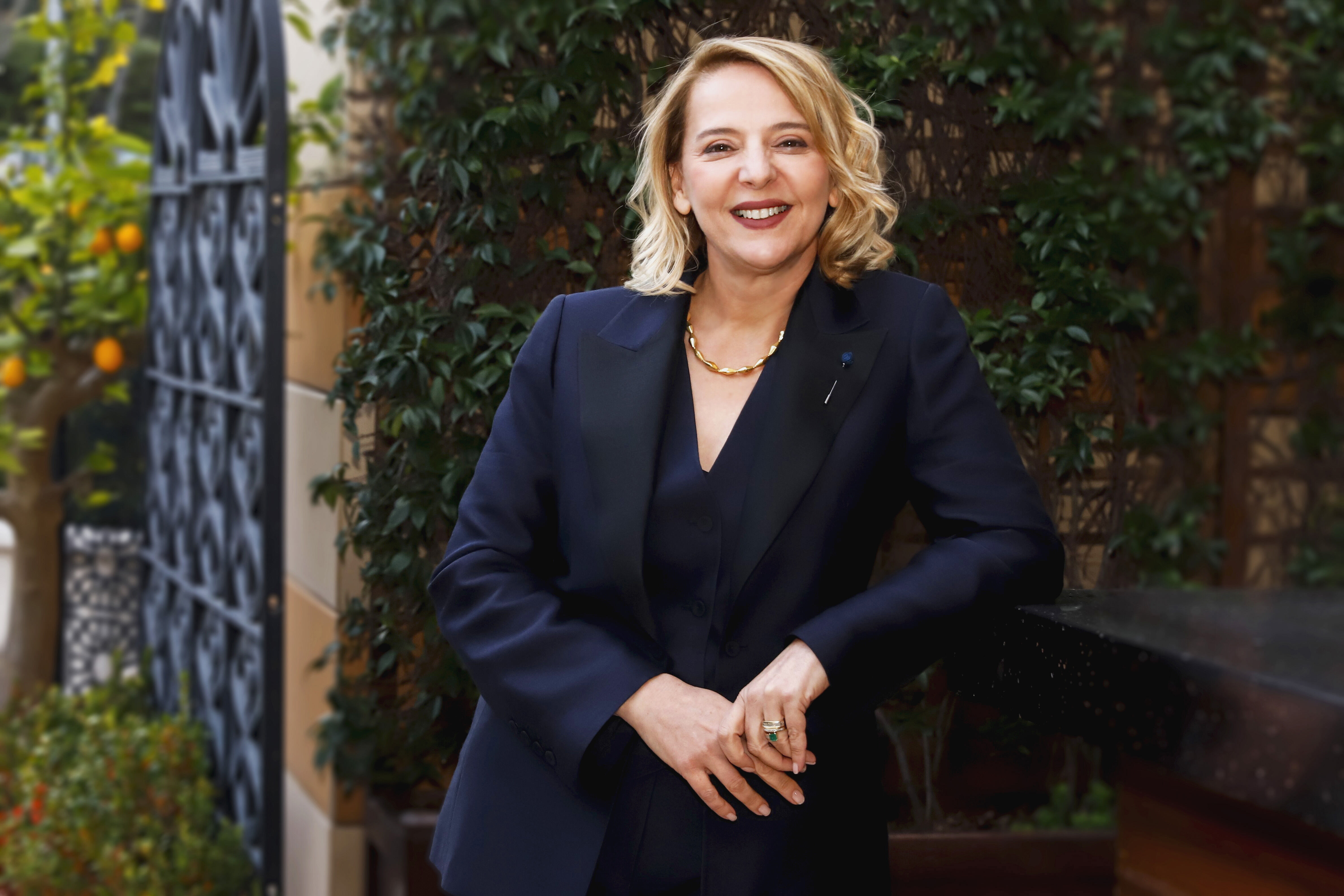 A N T A L Y A I S D U N Y A S I N D A S E C I M H E Y E C A N I 1216302 361670