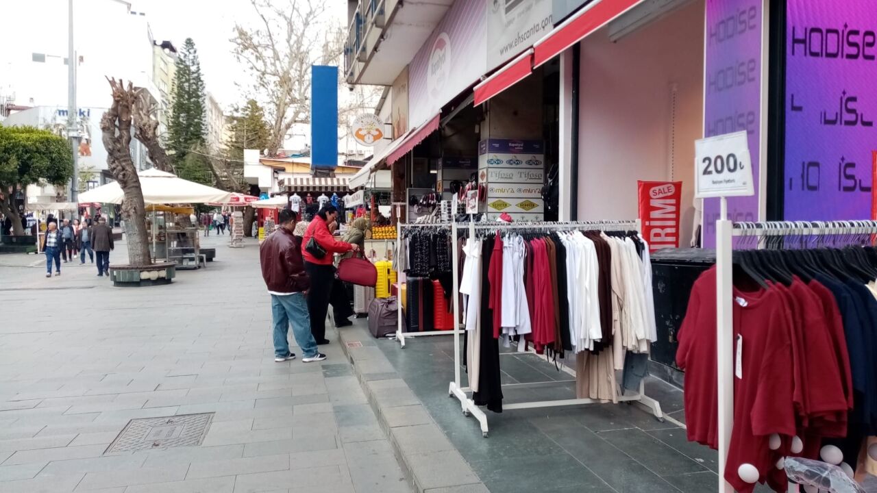 Antalya Bayram Alışverişi Sessiz Sokak (2)