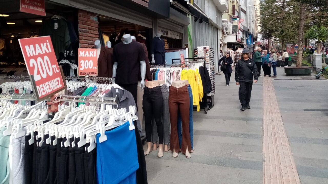 Antalya Bayram Alışverişi Sessiz Sokak (3)