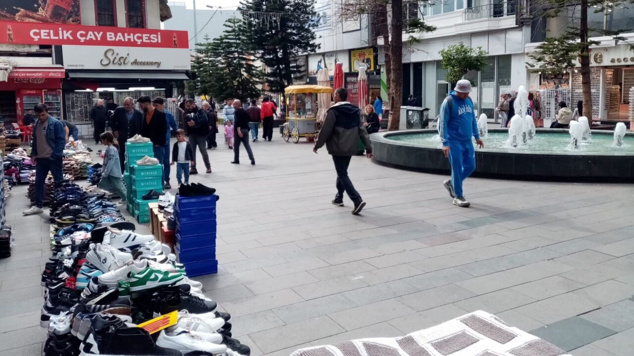 Antalya Bayram Alışverişi Sessiz Sokak (4)