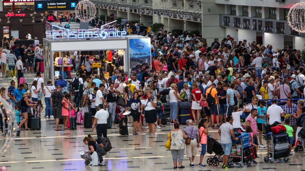 Antalya Havalimanı Turist 45