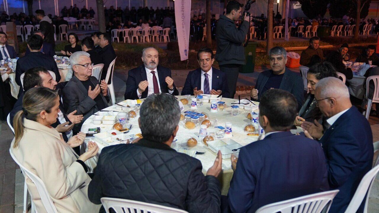 Başsavcı Vekili Mehmet Akif Katırcı, Büyükşehir Iftarında- Yusuf Yavuz paylaşımından