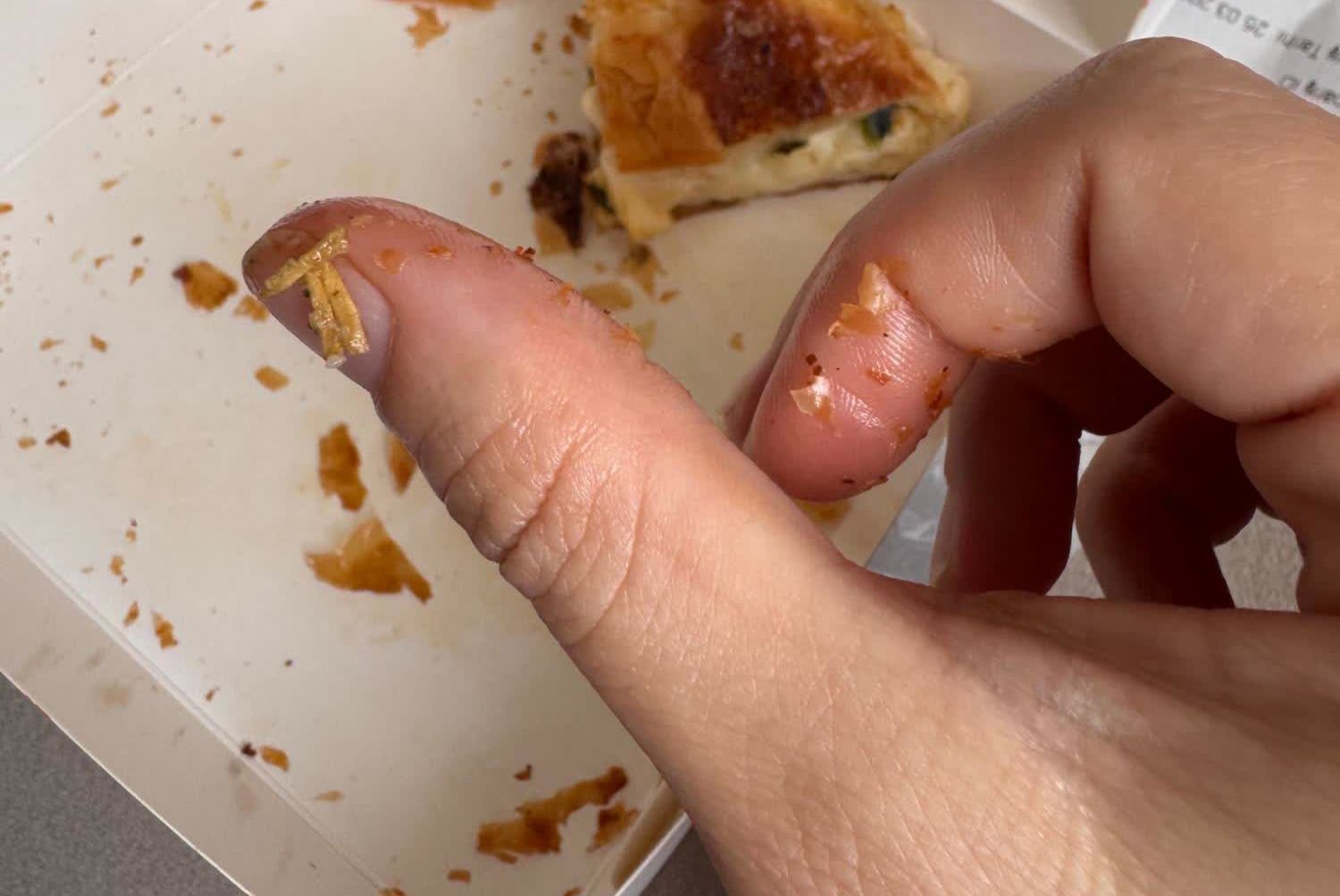 Börekten Tahta Parçası Çıktı