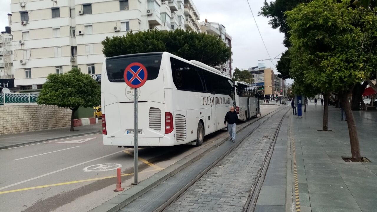 Cumhuriyet Caddesi Park Yasağı (2)