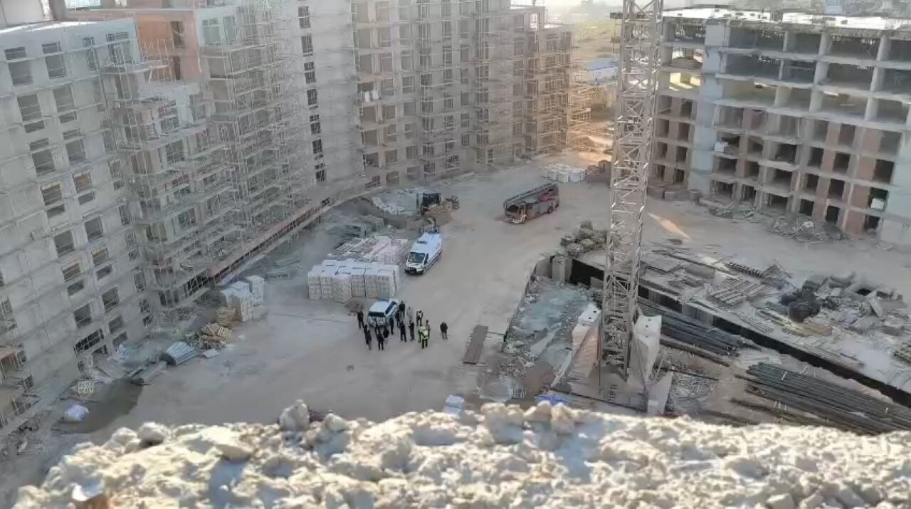 İşçiler Eylem Için Vinçe Çıktı Antalya 2