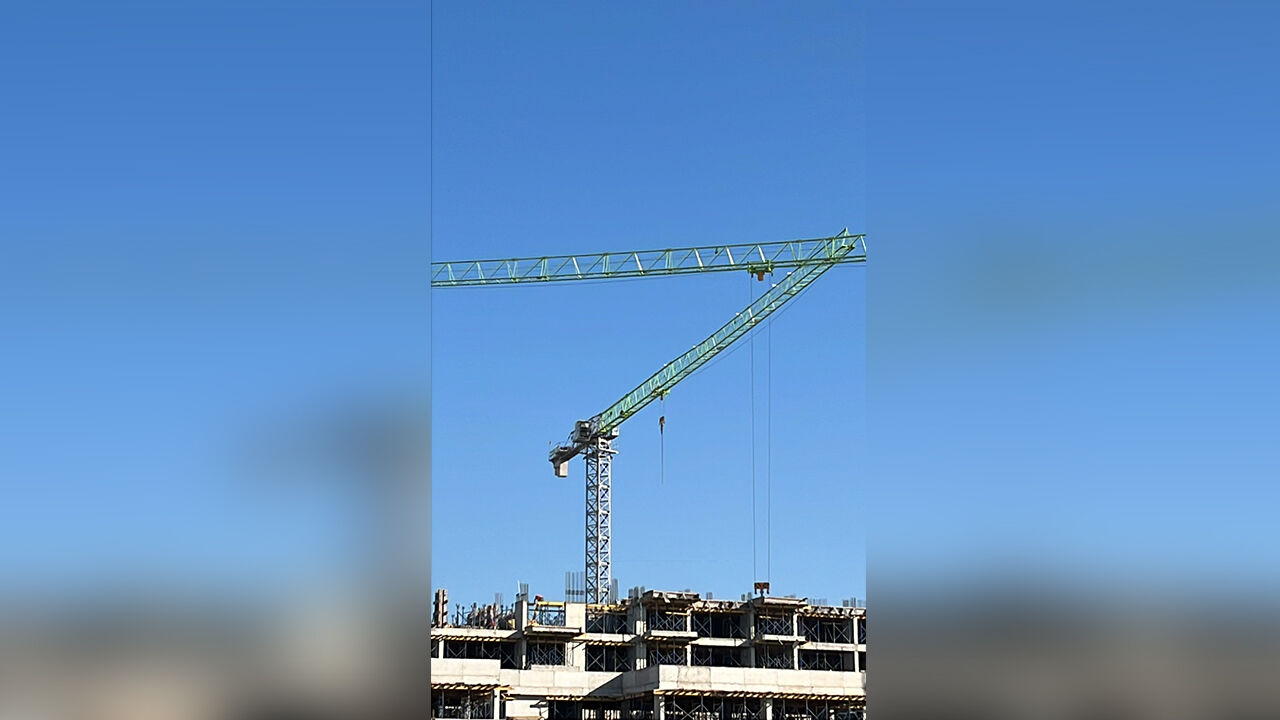 İşçiler Eylem Için Vinçe Çıktı Antalya