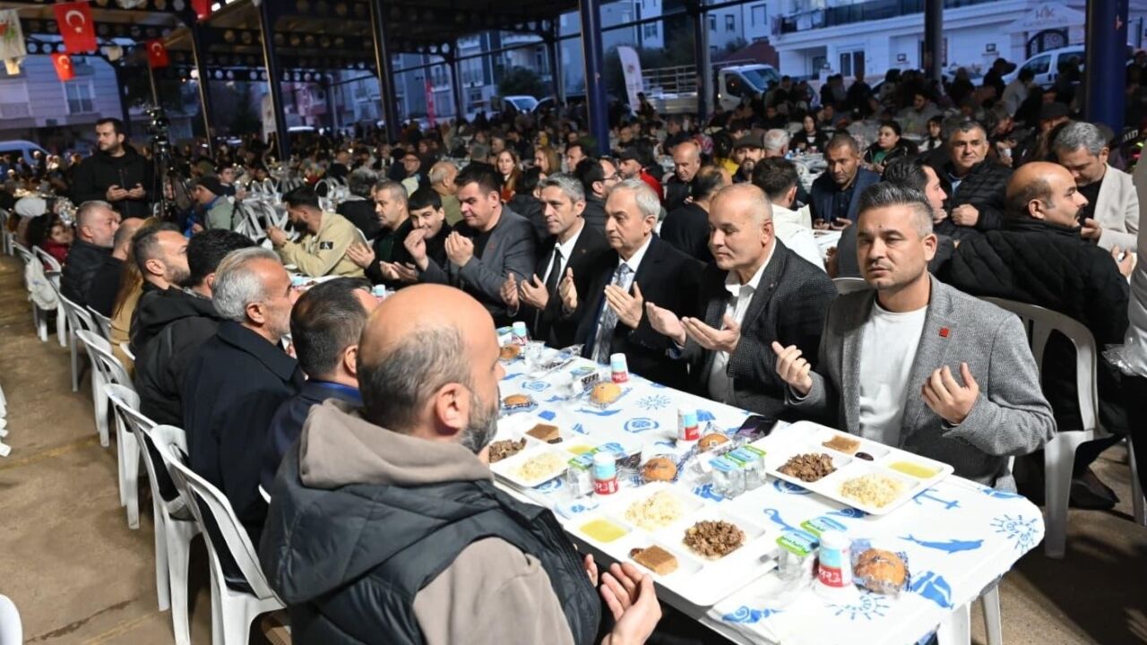 Mesut Kocagöz Iftar Sofrası 3