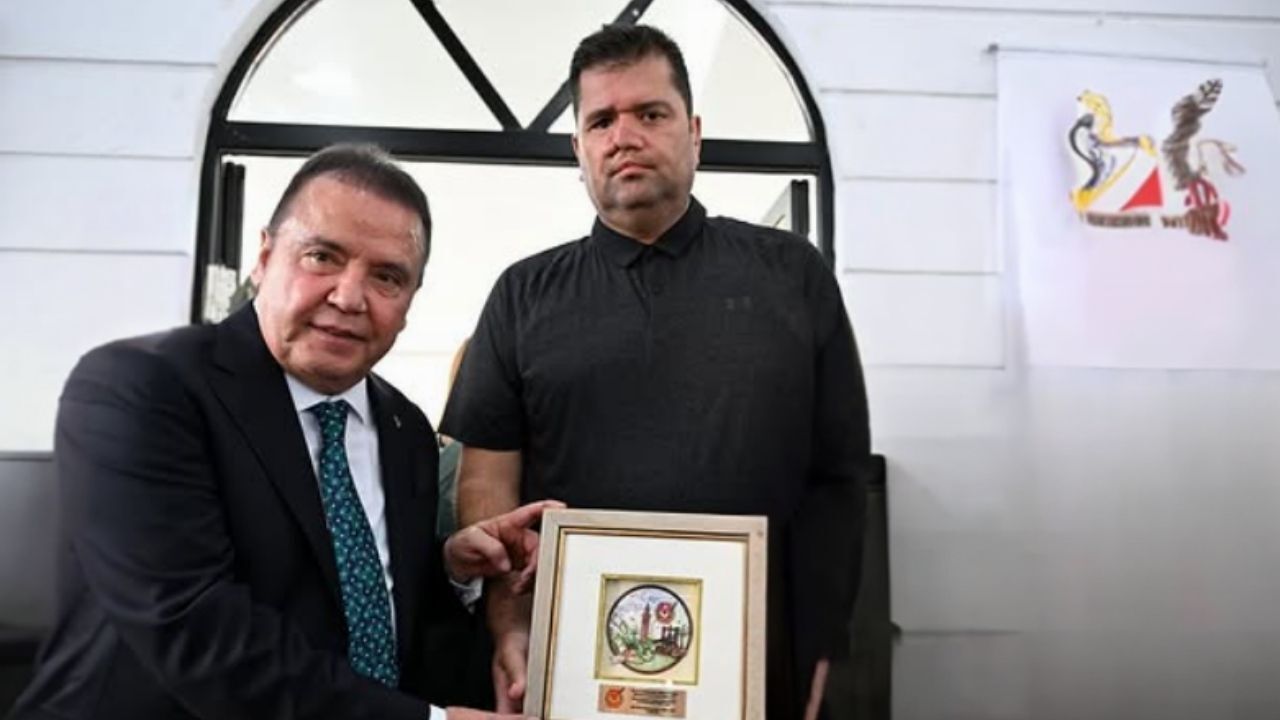 Okan Kaya Ve Muhittin Böcek