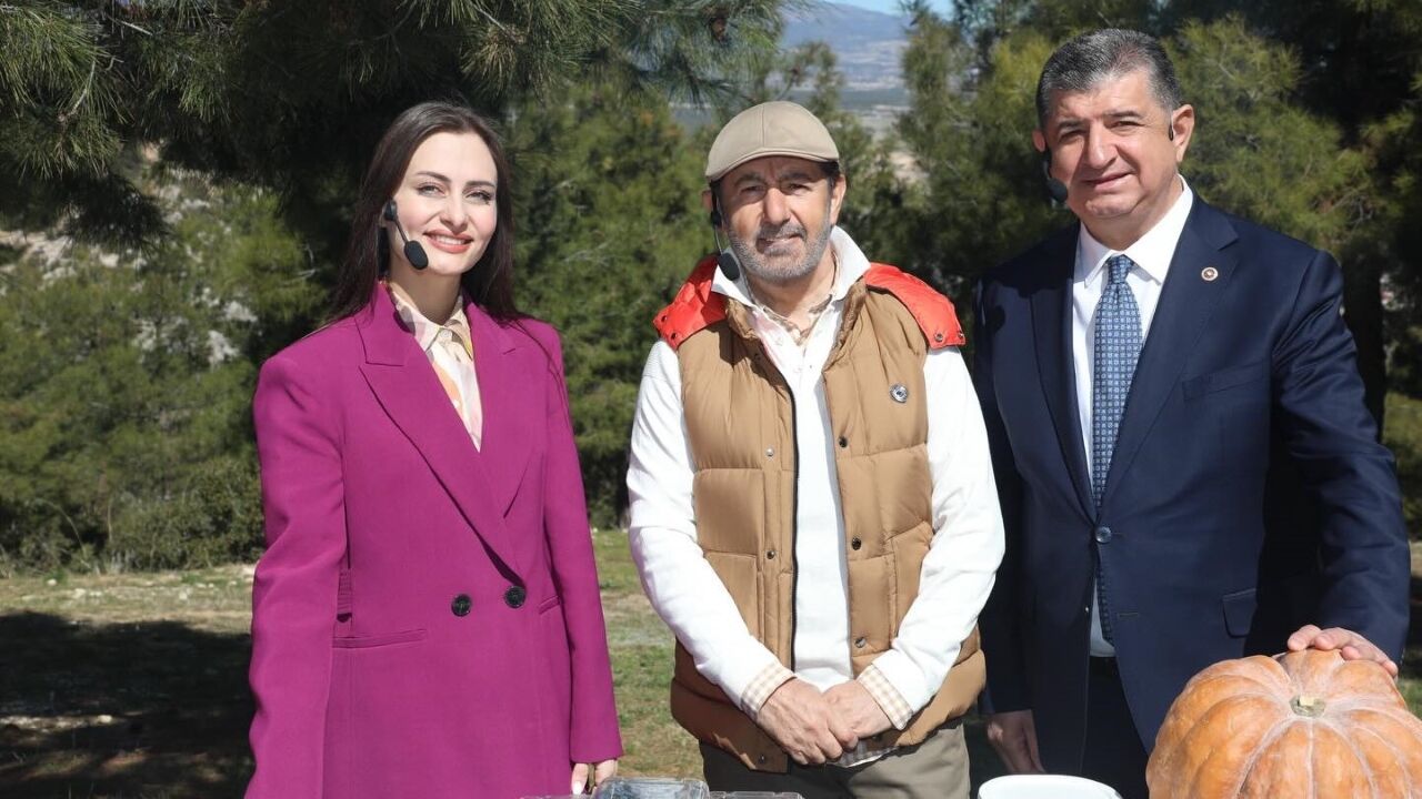 Saniye Caran Ve Cavit Arı Halk Tv