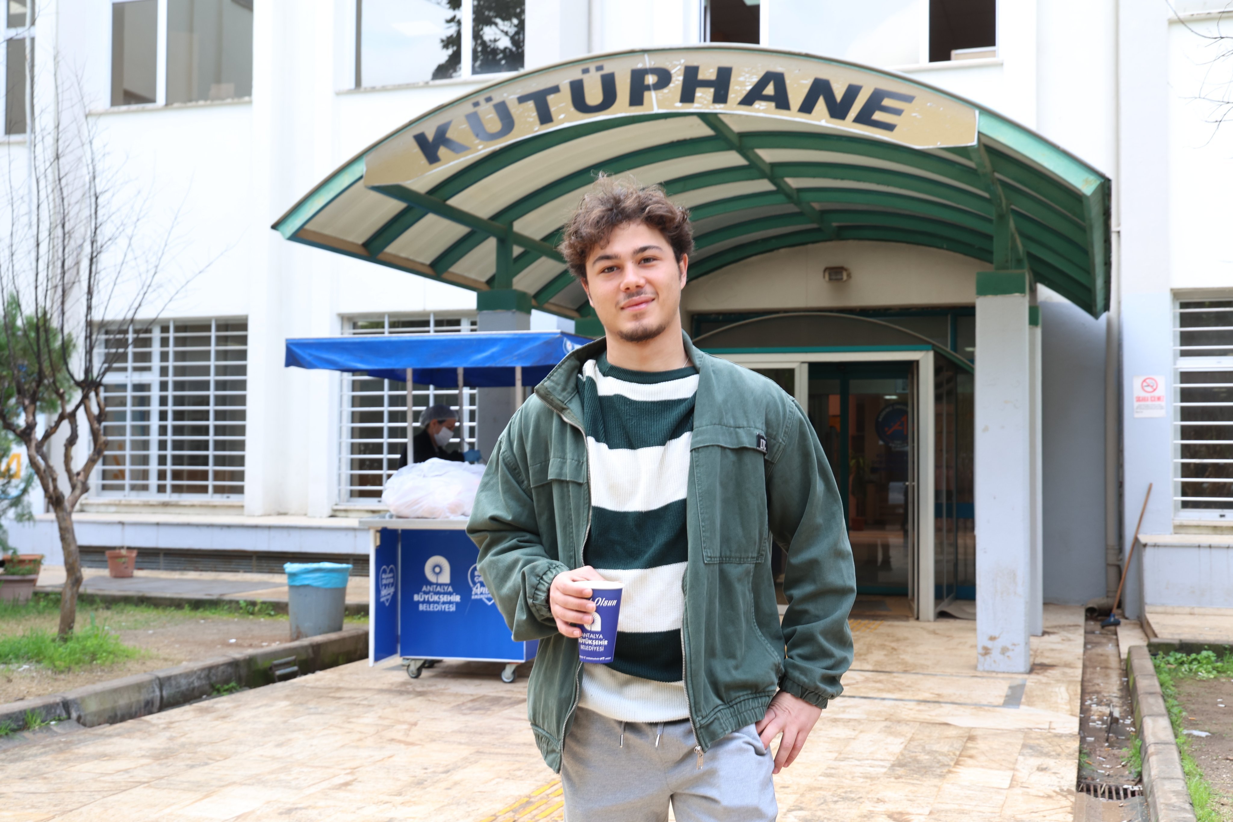 Antalya Büyükşehir Belediyesi, vizelere hazırlanan gençlerin içini ısıttı!