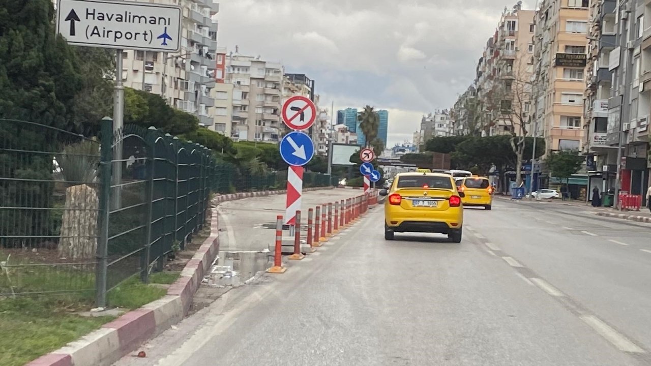 Antalya’da bir dönem sona erdi: 100. Yıl'dan Turgut Reis Caddesi’ne geçiş kapatıldı