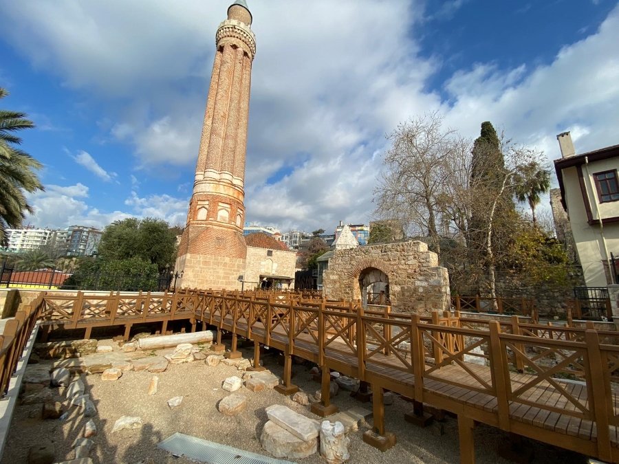 Yivli Minare Mezarlar