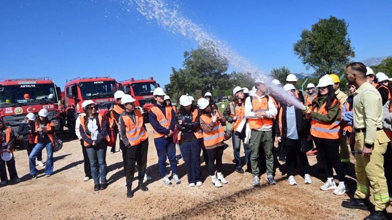 Akdeniz Üniversitesi Öğrencileri Yangın Tatbikatında (1)