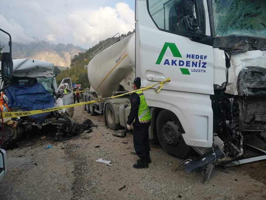 Antalya Isparta Yolu Kaza 4