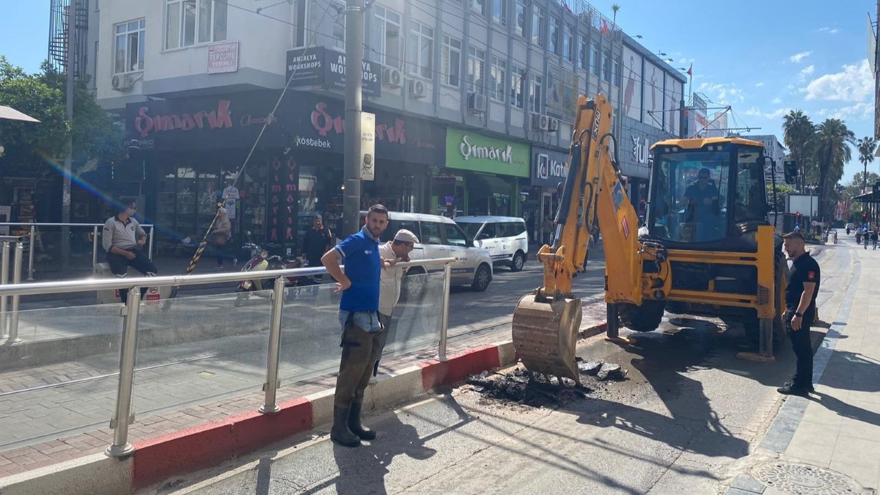 Atatürk Caddesi Trafiğe Kapatıldı Asat (3)