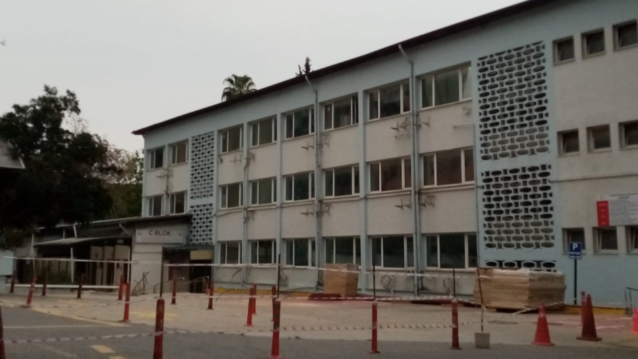 Atatürk Devlet Hastanesi Yıkılıyor (3)