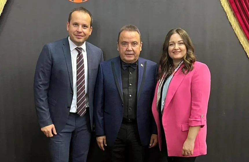 Behiç Özdemir Ve Eşi Büşra Özdemir Muhittin Böcek Ile