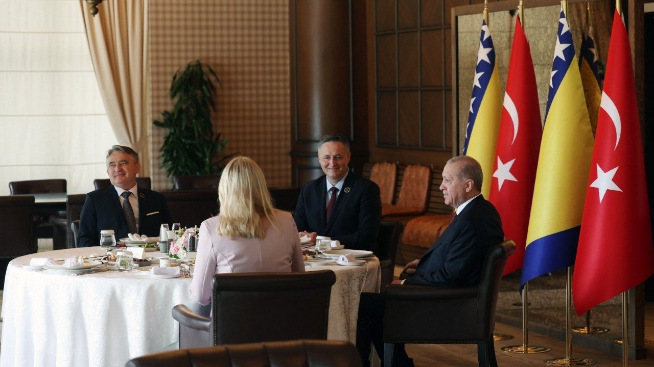 Cumhurbaşkanı Erdoğan Bosna Hersek Devlet Başkanlığı Konseyi Üyeleriyle Bir Araya Geldi (2)