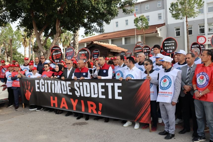 Eği̇ti̇m Bi̇r Sen Eği̇ti̇mde Şi̇ddete Hayir Eylemi̇ (4)-1