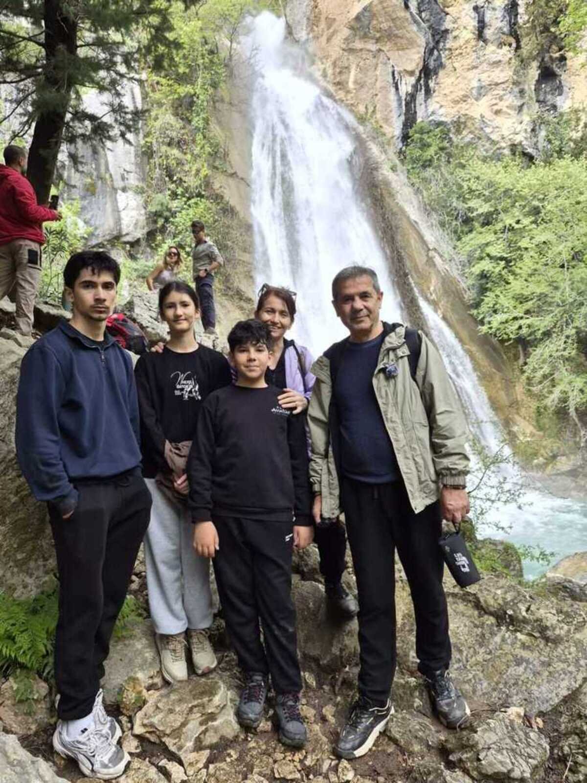 Etler Şelalesi - Ertuğrul Taştekin Ve Ailesi