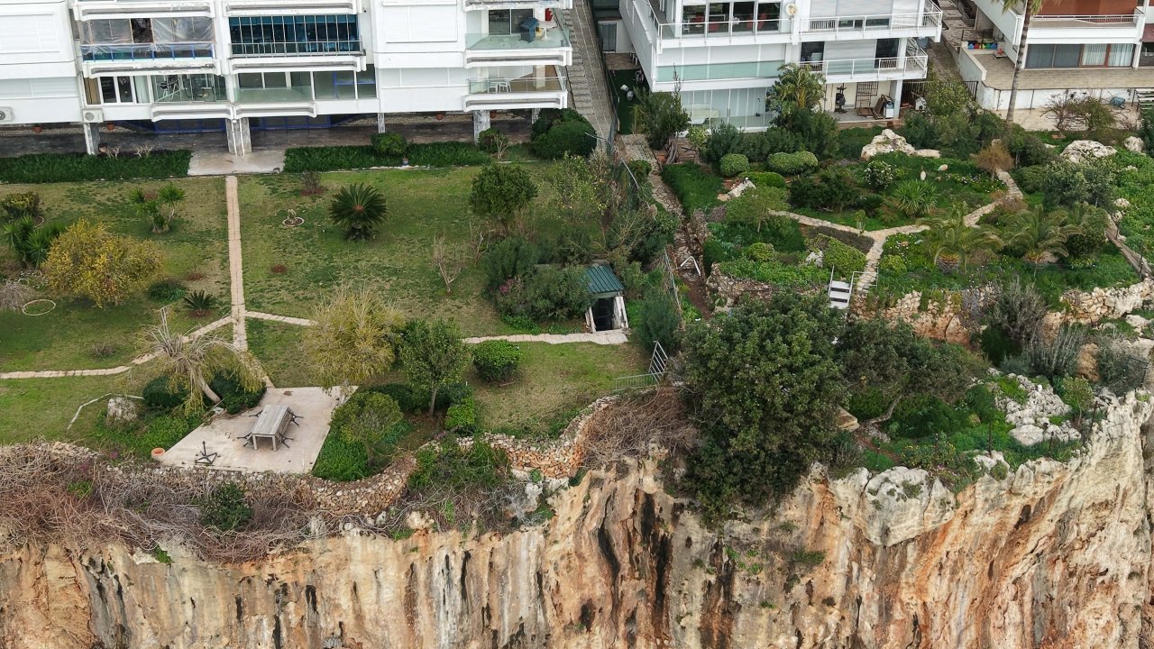 Falezlere Yapılan Kaçak Yapılar Antalya (2)