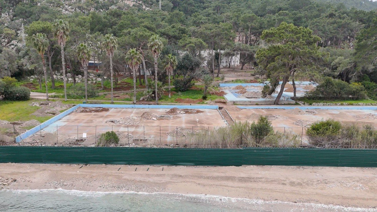 Geçmişte Üzerinde Yapı Ve Müştemilatlar Bulunan Alanda Arkeolojik Sondaj Yapıldı, Ardından Kazı Çukurlarının Üzeri Kapatıldı